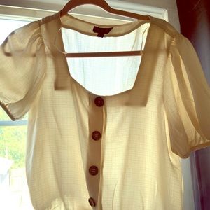 🐚New Cream colored blouse 🐚